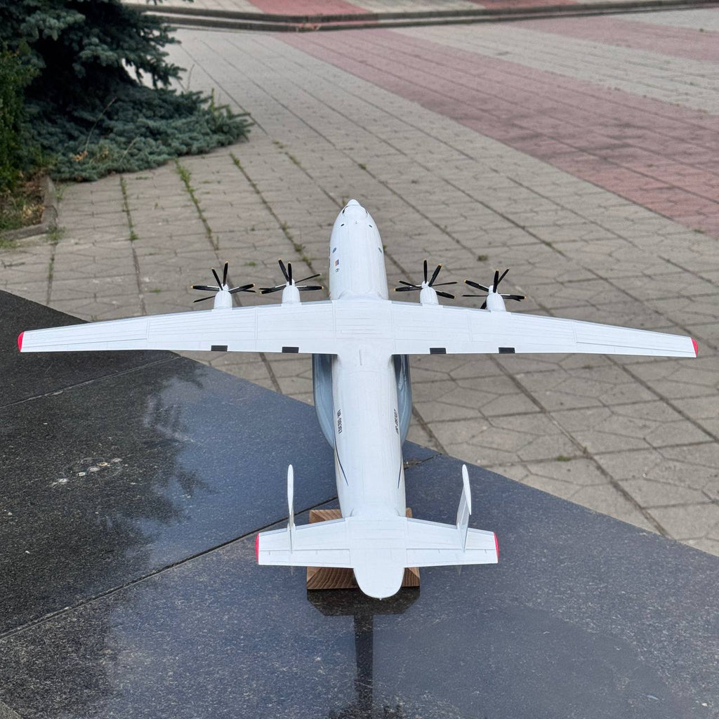 Antonov An-22 Antei COCK UR-09307 Antonov Airlines 1:100 Scale Model.