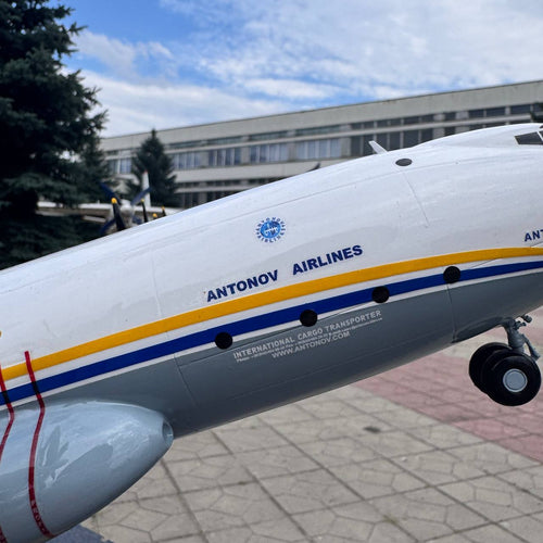 Antonov An-22 Antei COCK UR-09307 Antonov Airlines 1:100 Scale Model.