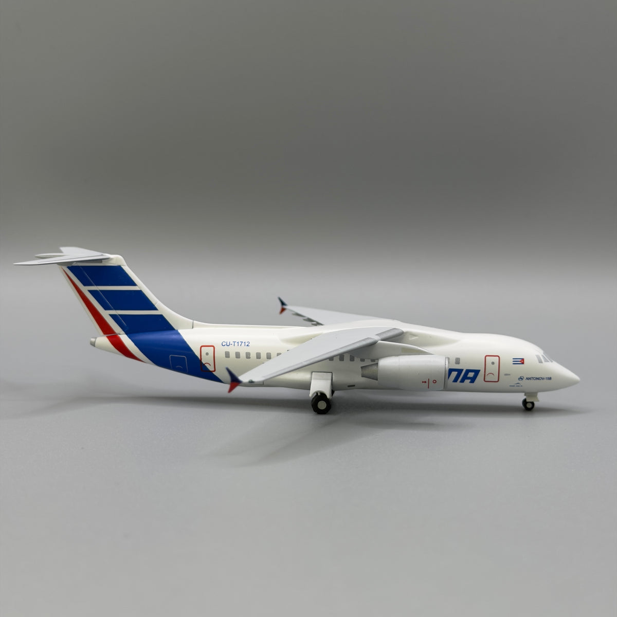 Antonov An-158 Cubana de Aviación CU-T1712 / CU-T1714 / CU-T1715 / CU-T1716 / UR-EXC 1:200 Scale Model