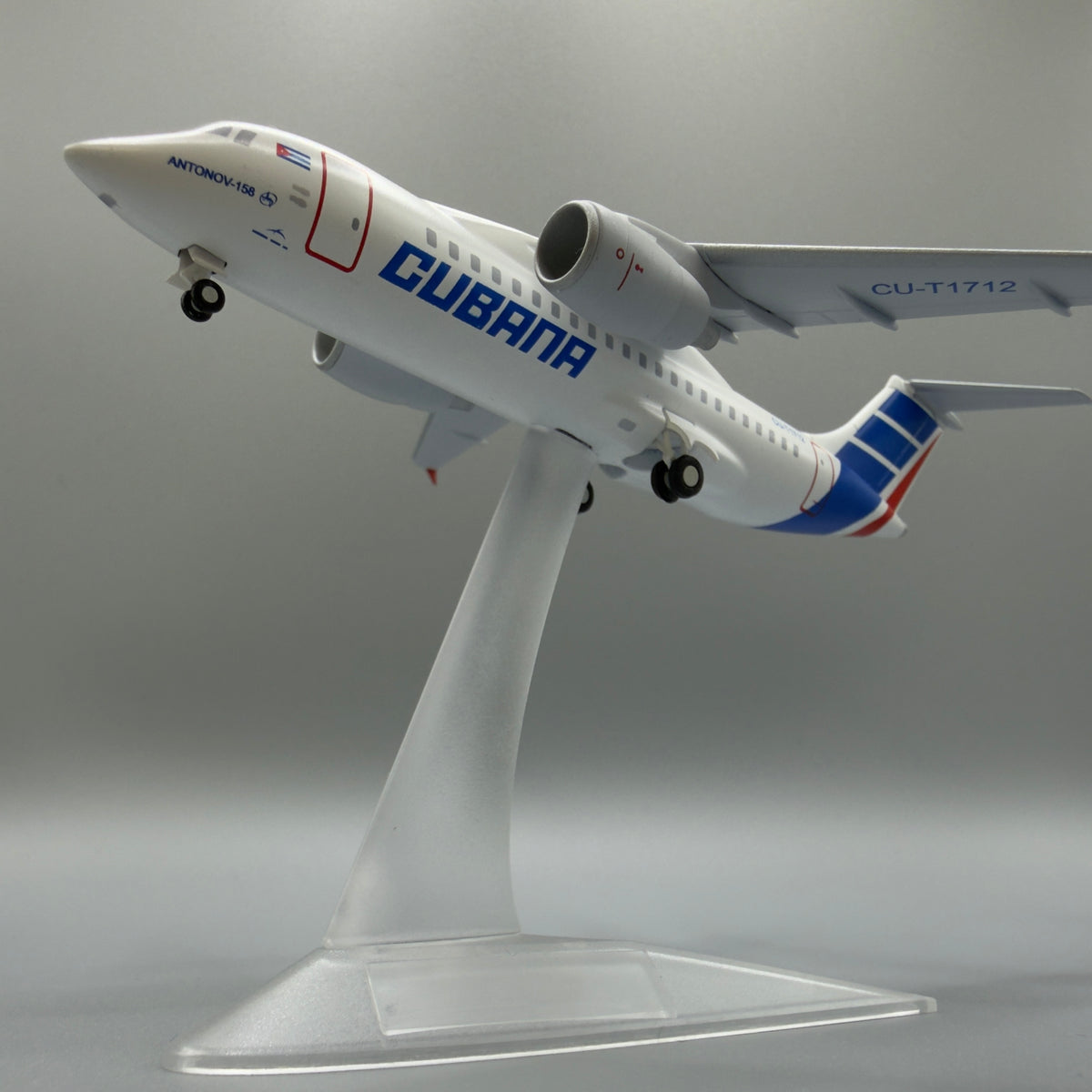 Antonov An-158 Cubana de Aviación CU-T1712 / CU-T1714 / CU-T1715 / CU-T1716 / UR-EXC 1:200 Scale Model