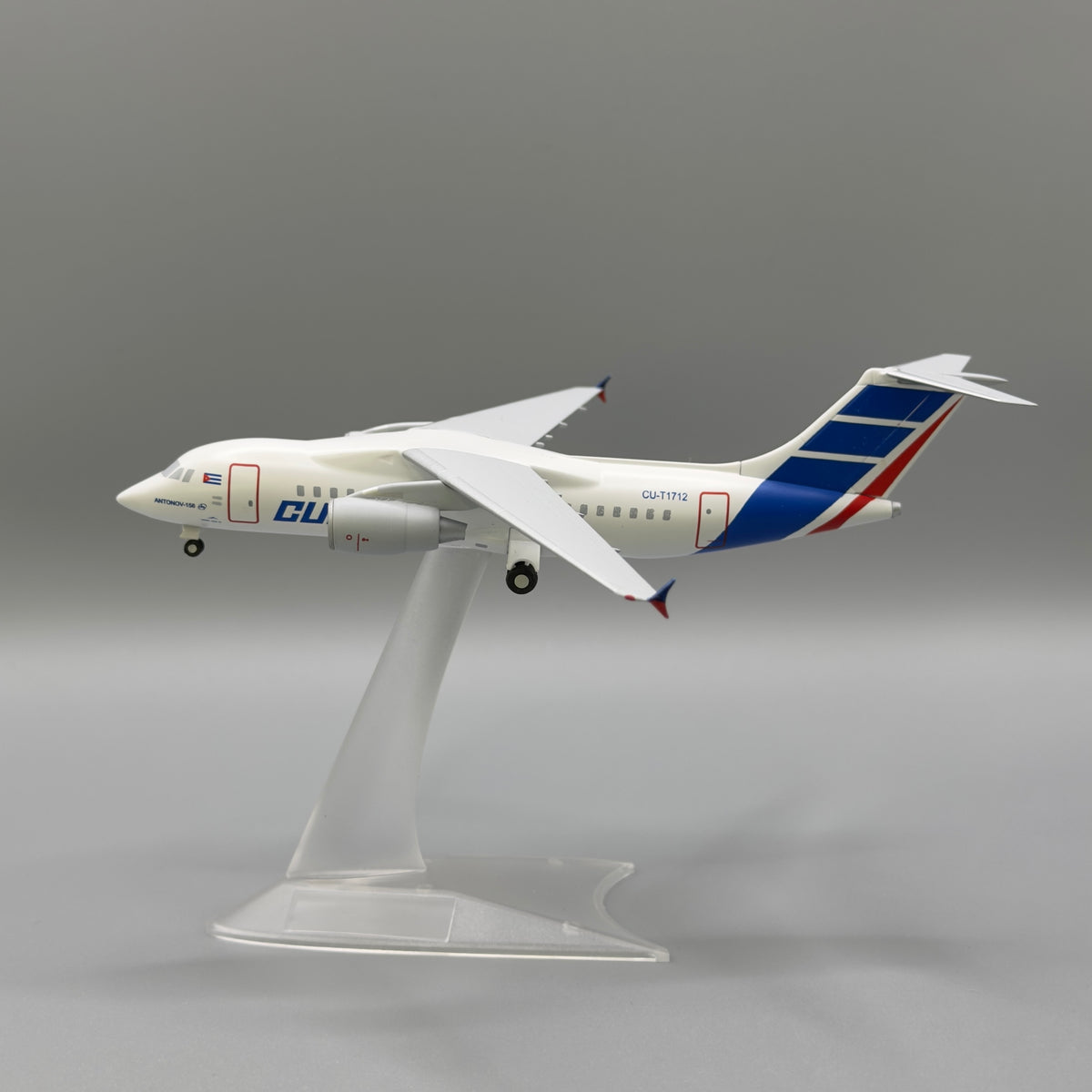Antonov An-158 Cubana de Aviación CU-T1712 / CU-T1714 / CU-T1715 / CU-T1716 / UR-EXC 1:200 Scale Model