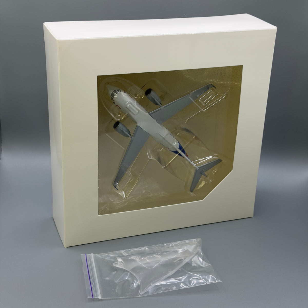 Antonov An-158 Cubana de Aviación CU-T1712 / CU-T1714 / CU-T1715 / CU-T1716 / UR-EXC 1:200 Scale Model