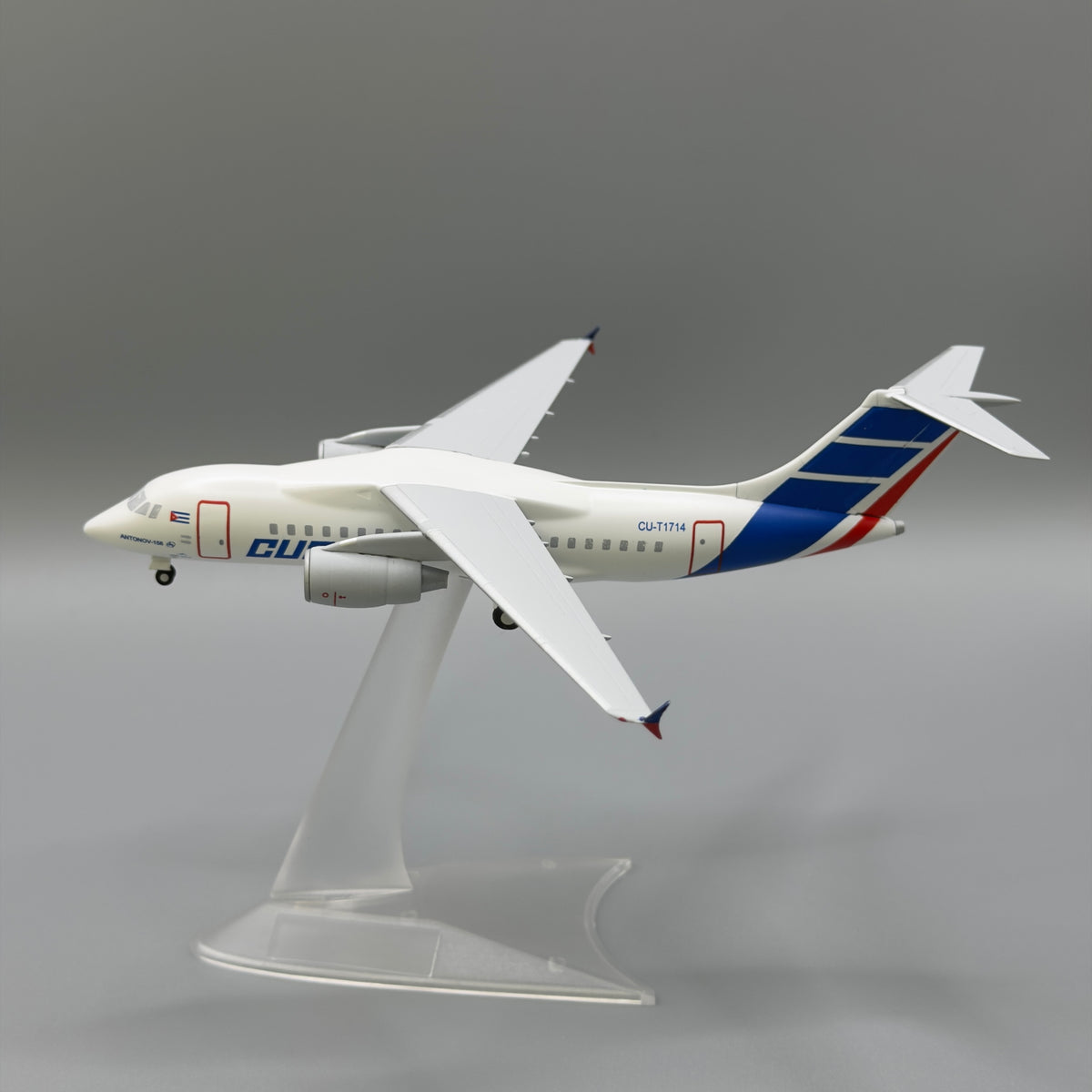 Antonov An-158 Cubana de Aviación CU-T1712 / CU-T1714 / CU-T1715 / CU-T1716 / UR-EXC 1:200 Scale Model