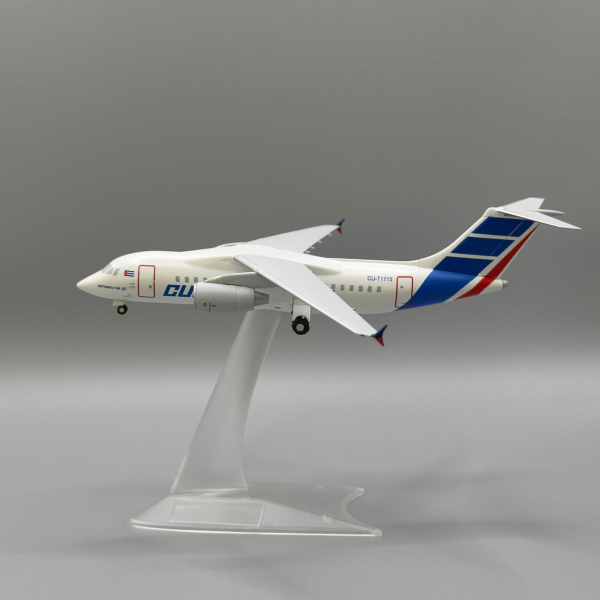 Antonov An-158 Cubana de Aviación CU-T1712 / CU-T1714 / CU-T1715 / CU-T1716 / UR-EXC 1:200 Scale Model