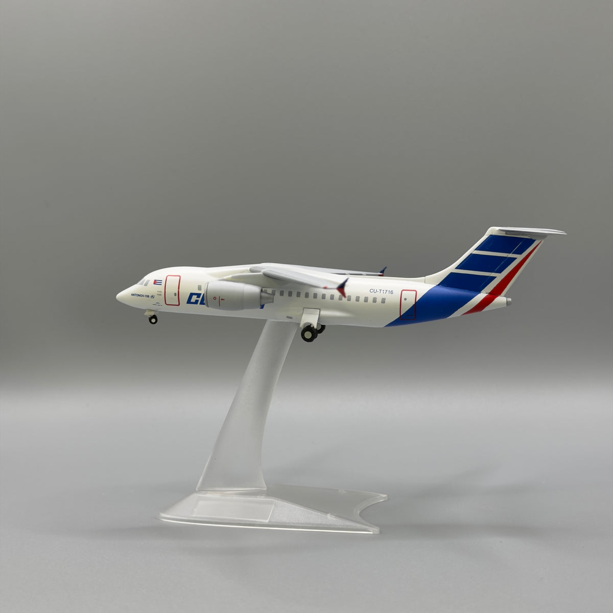 Antonov An-158 Cubana de Aviación CU-T1712 / CU-T1714 / CU-T1715 / CU-T1716 / UR-EXC 1:200 Scale Model