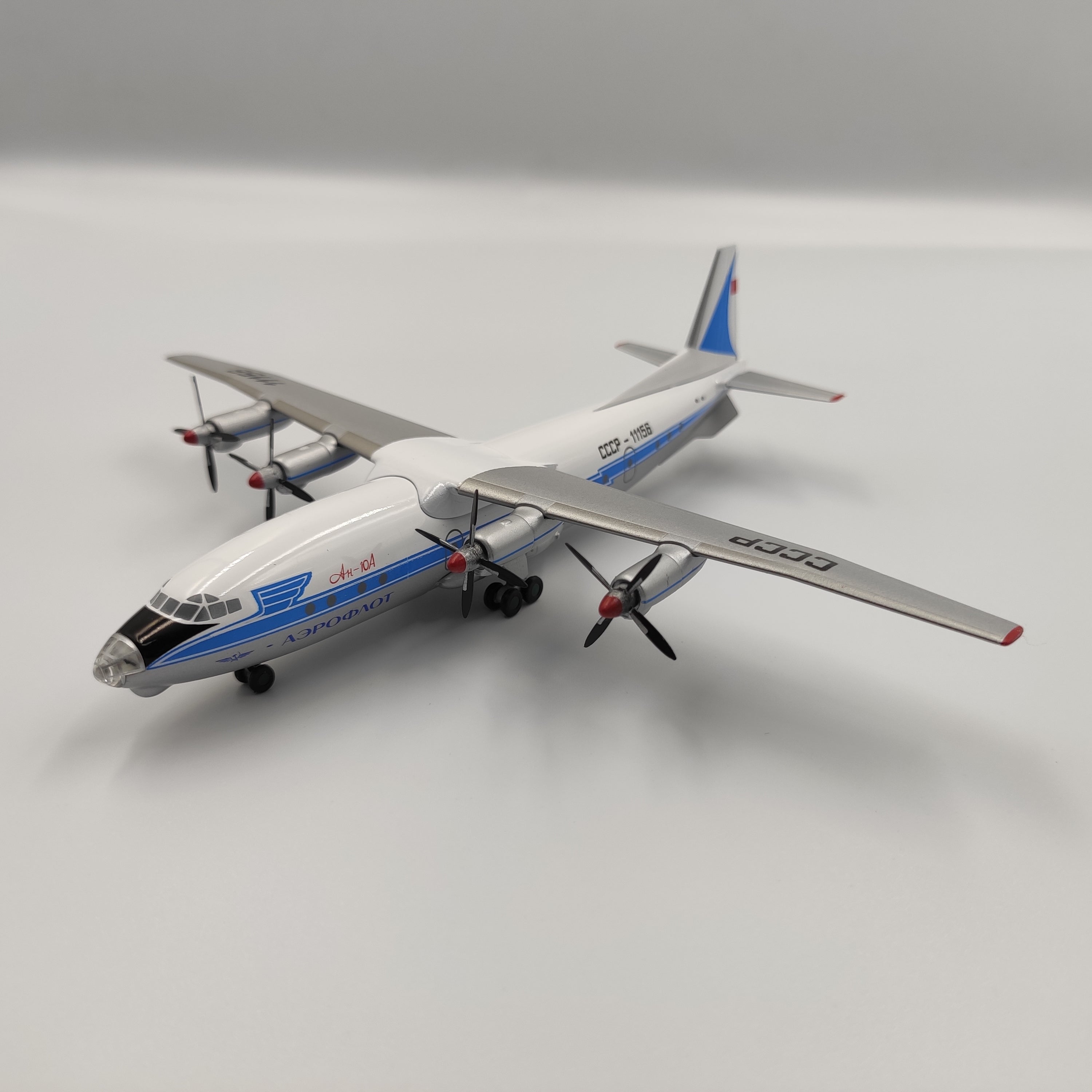 Antonov An-10 Aeroflot USSR Blue Livery 1:200 Scale Model by KUM