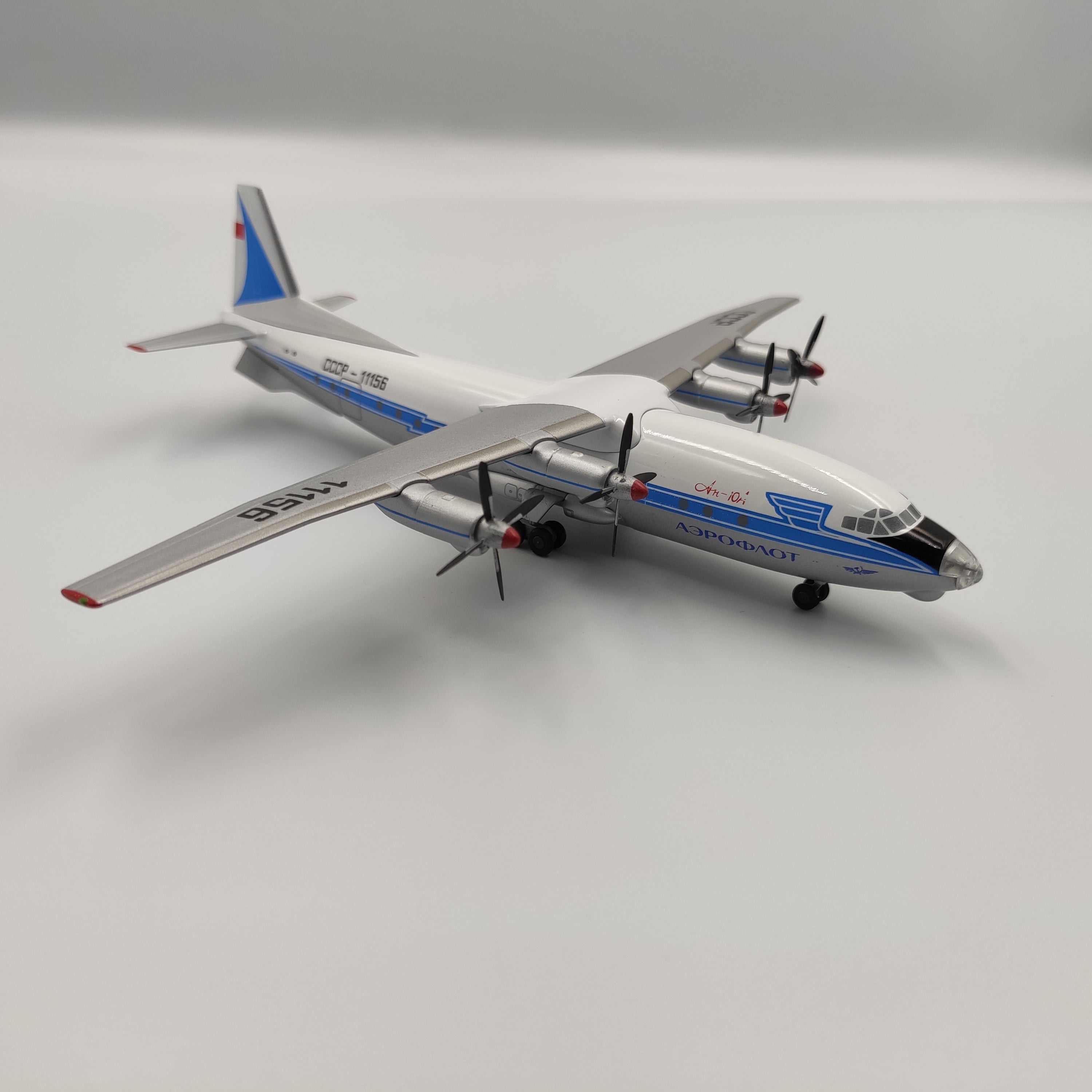 Antonov An-10 Aeroflot USSR Blue Livery 1:200 Scale Model by KUM