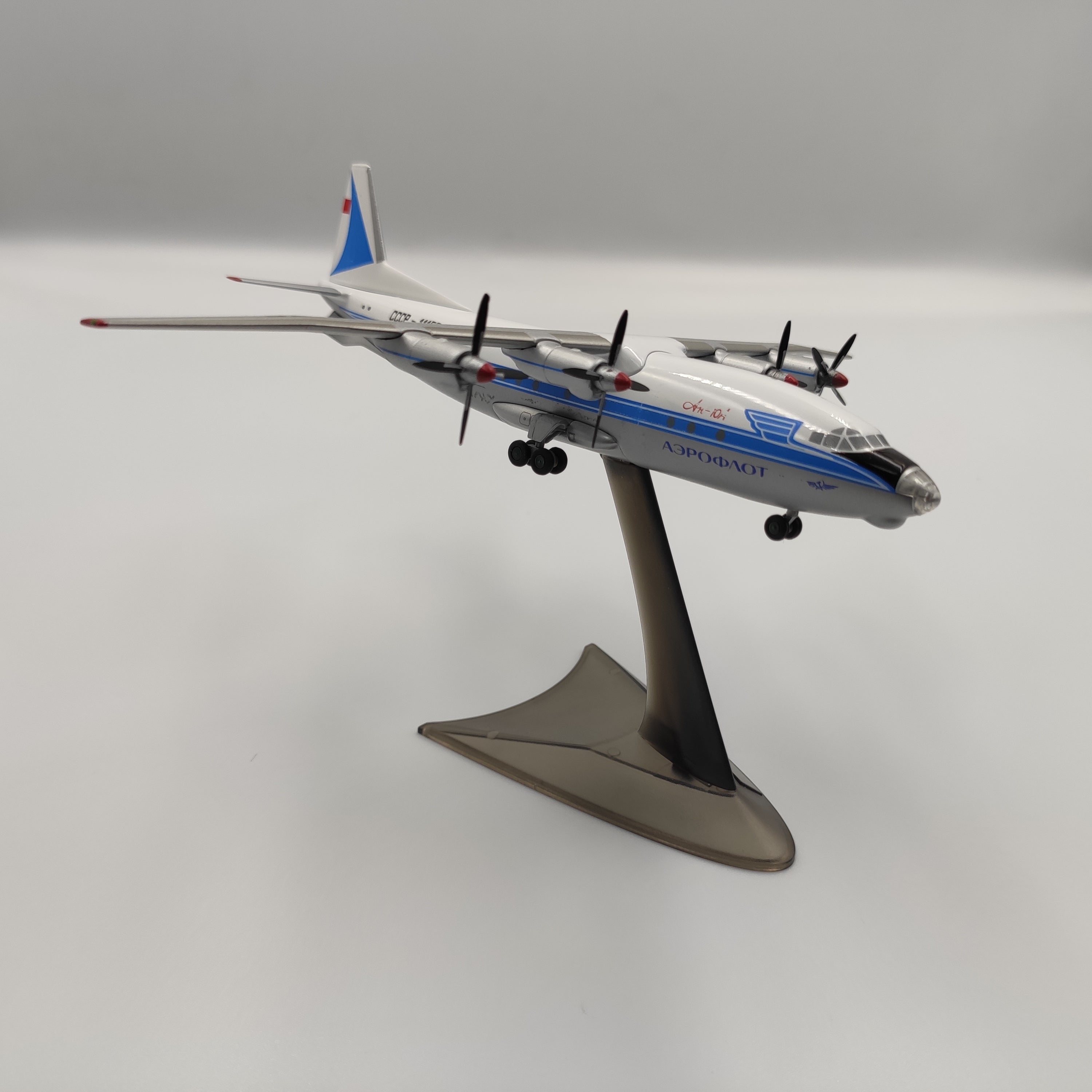 Antonov An-10 Aeroflot USSR Blue Livery 1:200 Scale Model by KUM