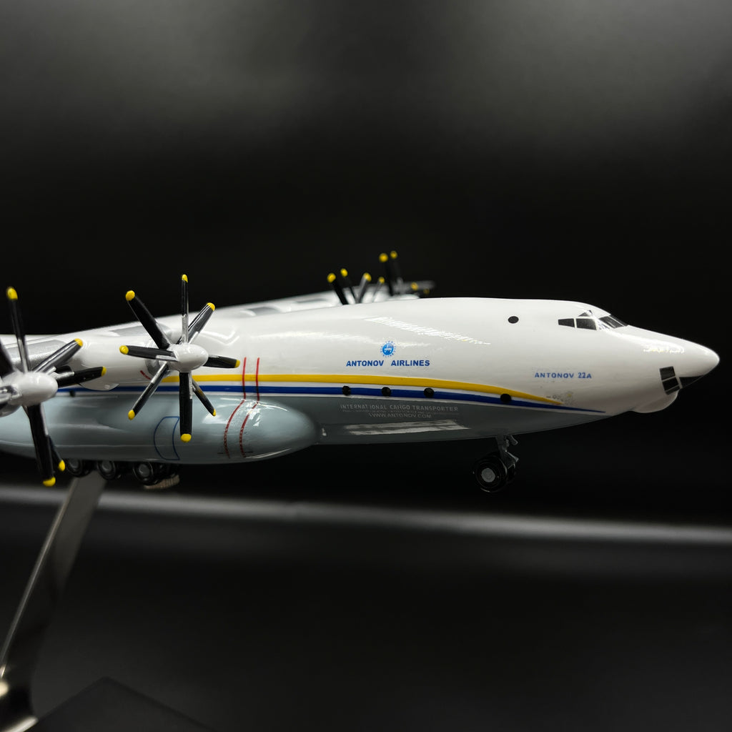 Antonov An-22 Antei COCK UR-09307 Antonov Airlines 1:200 Scale Model.