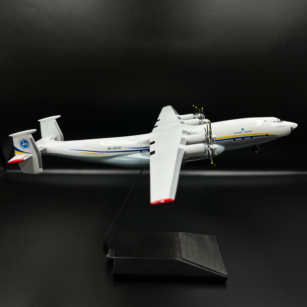 Antonov An-22 Antei COCK UR-09307 Antonov Airlines 1:200 Scale Model.