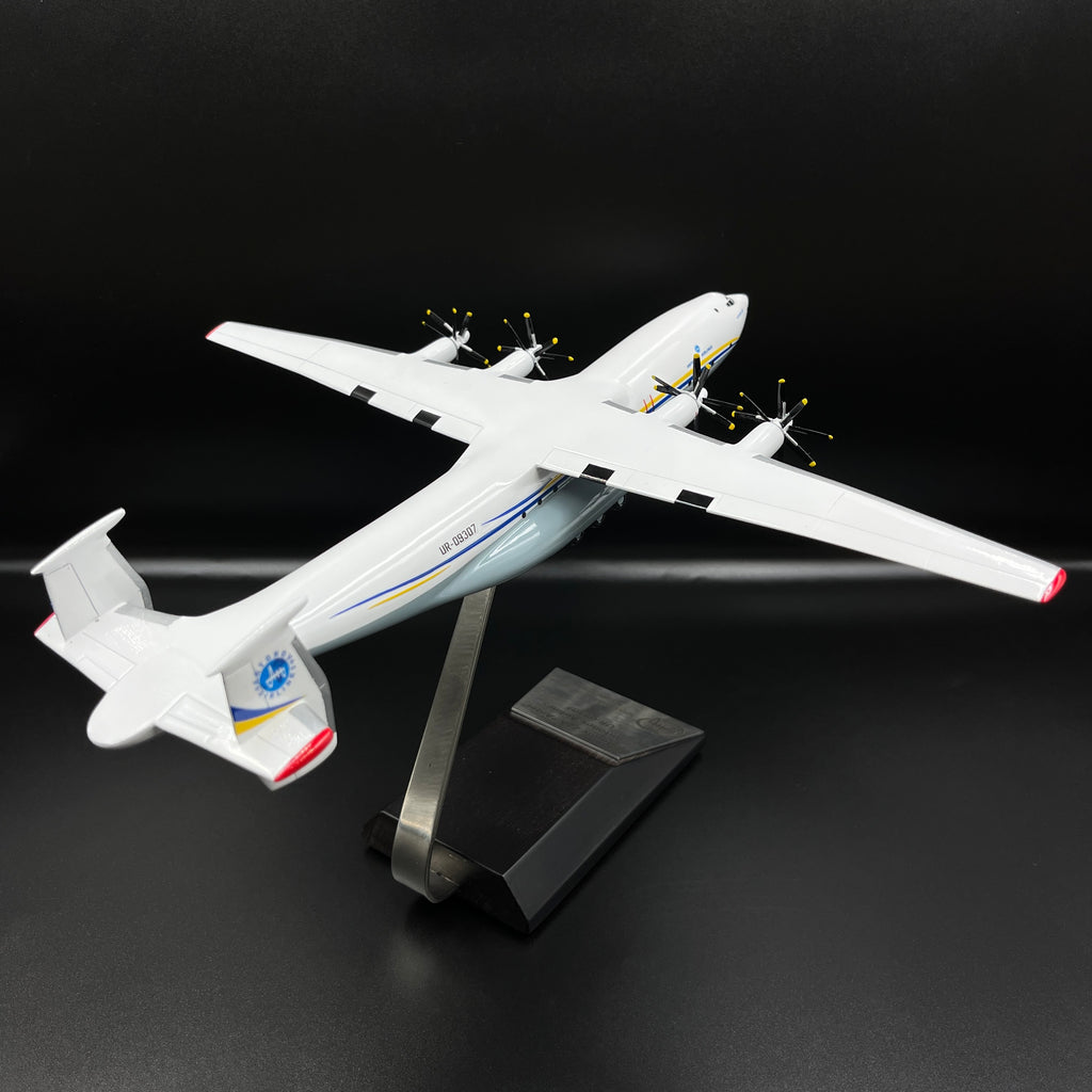 Antonov An-22 Antei COCK UR-09307 Antonov Airlines 1:200 Scale Model.