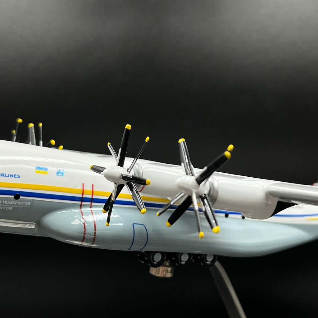Antonov An-22 Antei COCK UR-09307 Antonov Airlines 1:200 Scale Model.