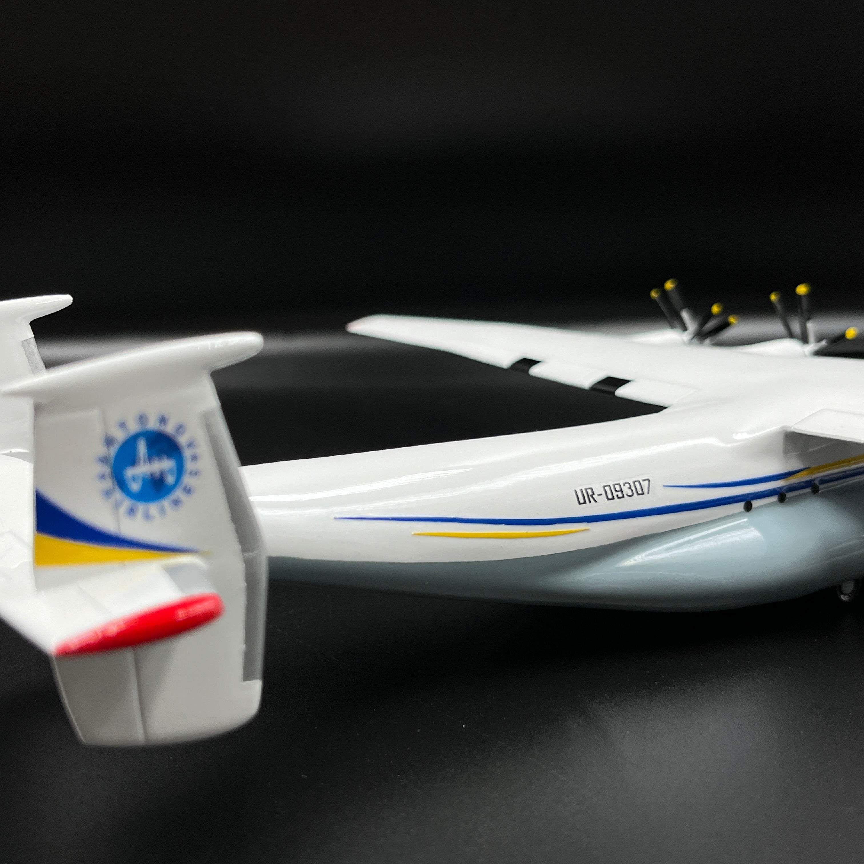 Antonov An-22 Antei COCK UR-09307 Antonov Airlines 1:200 Scale Model.