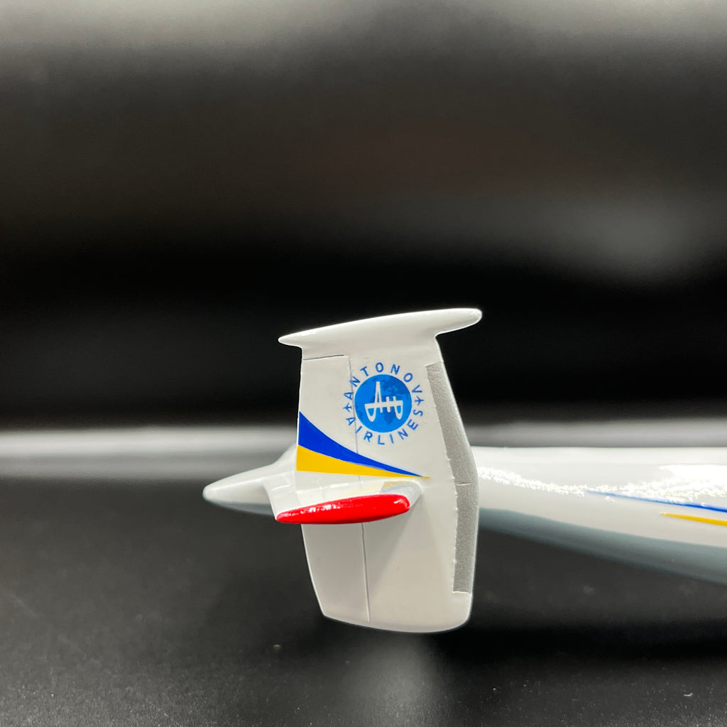 Antonov An-22 Antei COCK UR-09307 Antonov Airlines 1:200 Scale Model.
