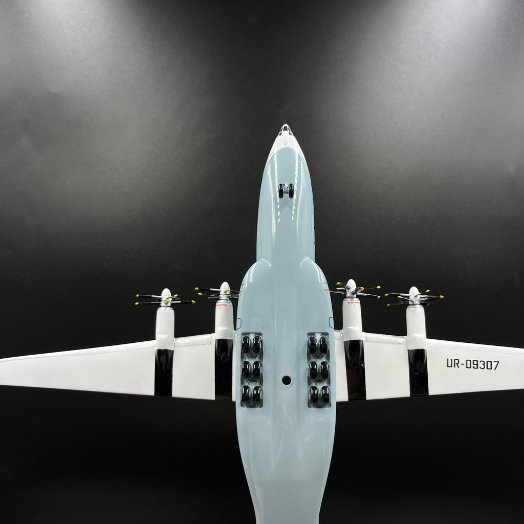 Antonov An-22 Antei COCK UR-09307 Antonov Airlines 1:200 Scale Model.