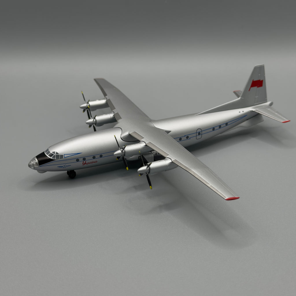 Antonov An-10 “Ukraina” Early Prototype — No Registration — NATO Cat — 1:200 Scale Model