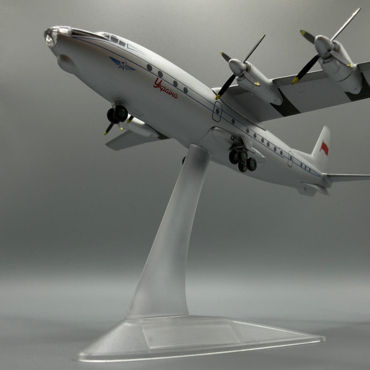 Antonov An-10 “Ukraina” Early Prototype — No Registration — NATO Cat — 1:200 Scale Model