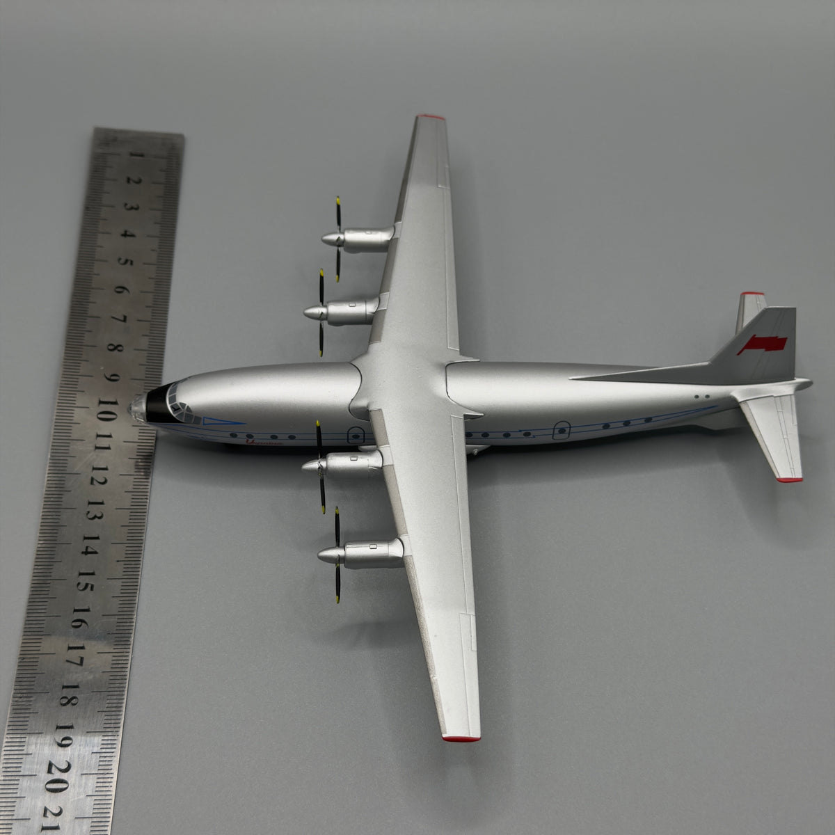 Antonov An-10 “Ukraina” Early Prototype — No Registration — NATO Cat — 1:200 Scale Model