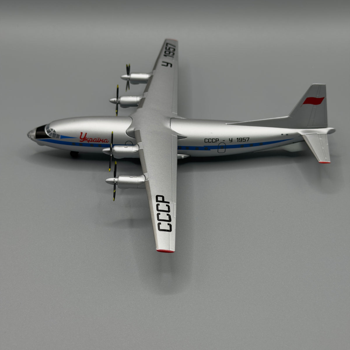 Antonov An-10 “Ukraina” USSR-U1957 Prototype — NATO Cat — 1:200 Scale Model