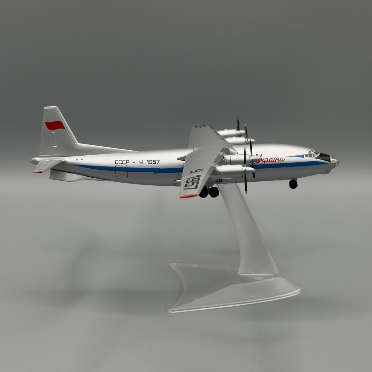 Antonov An-10 “Ukraina” USSR-U1957 Prototype — NATO Cat — 1:200 Scale Model