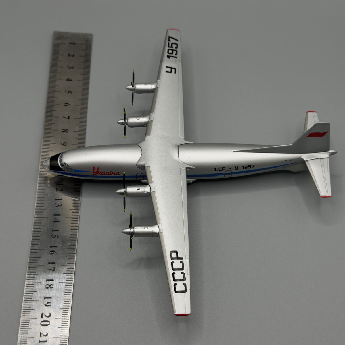 Antonov An-10 “Ukraina” USSR-U1957 Prototype — NATO Cat — 1:200 Scale Model
