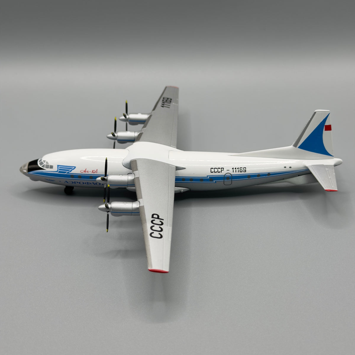 Antonov An-10 Aeroflot USSR Blue Livery 1:200 Scale Model by KUM