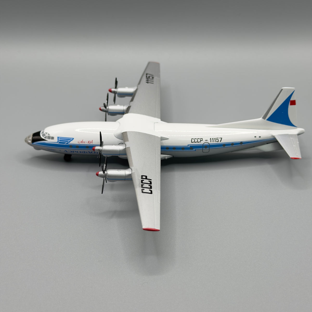Antonov An-10 Aeroflot USSR Blue Livery 1:200 Scale Model by KUM