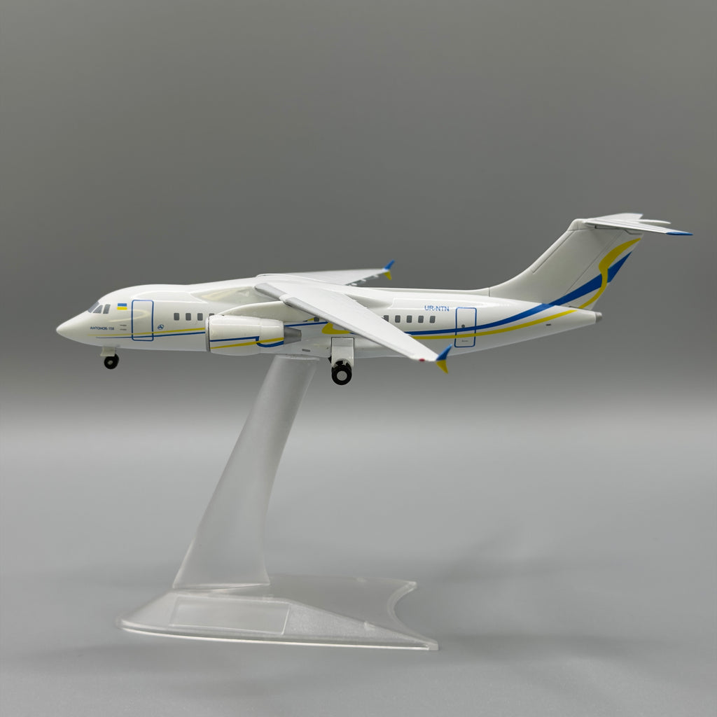 Antonov An-158 ADB Antonov UR-EXJ “Be Brave Like Volnovakha” 1:200 Scale Model