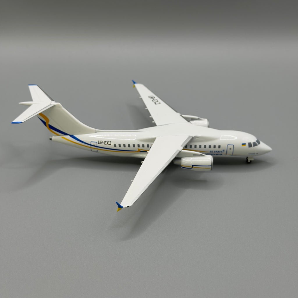 Antonov An-158 ADB Antonov UR-EXJ “Be Brave Like Volnovakha” 1:200 Scale Model