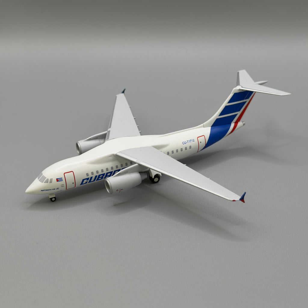 Antonov An-158 Cubana de Aviación CU-T1712 / CU-T1714 / CU-T1715 / CU-T1716 / UR-EXC 1:200 Scale Model
