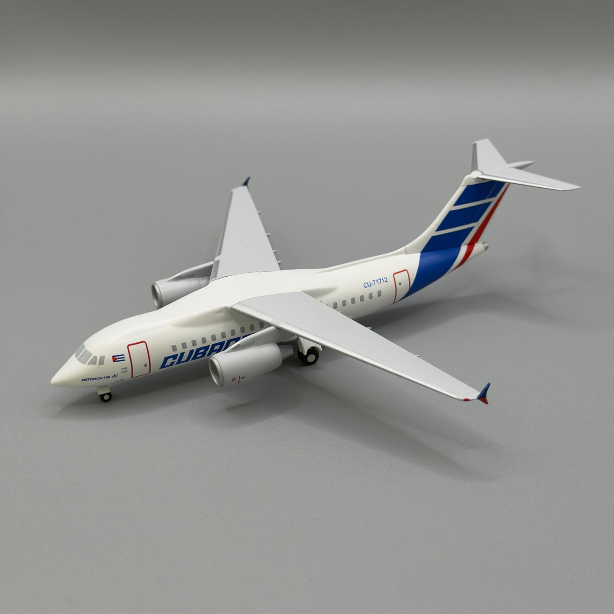 Antonov An-158 Cubana de Aviación CU-T1712 / CU-T1714 / CU-T1715 / CU-T1716 / UR-EXC 1:200 Scale Model