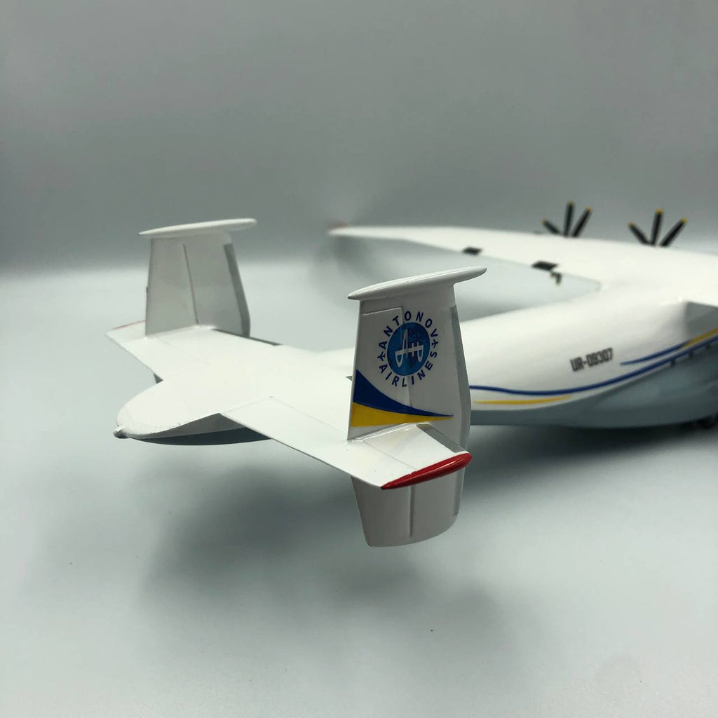 Antonov An-22 Antei COCK UR-09307 Antonov Airlines 1:144 Scale Model.