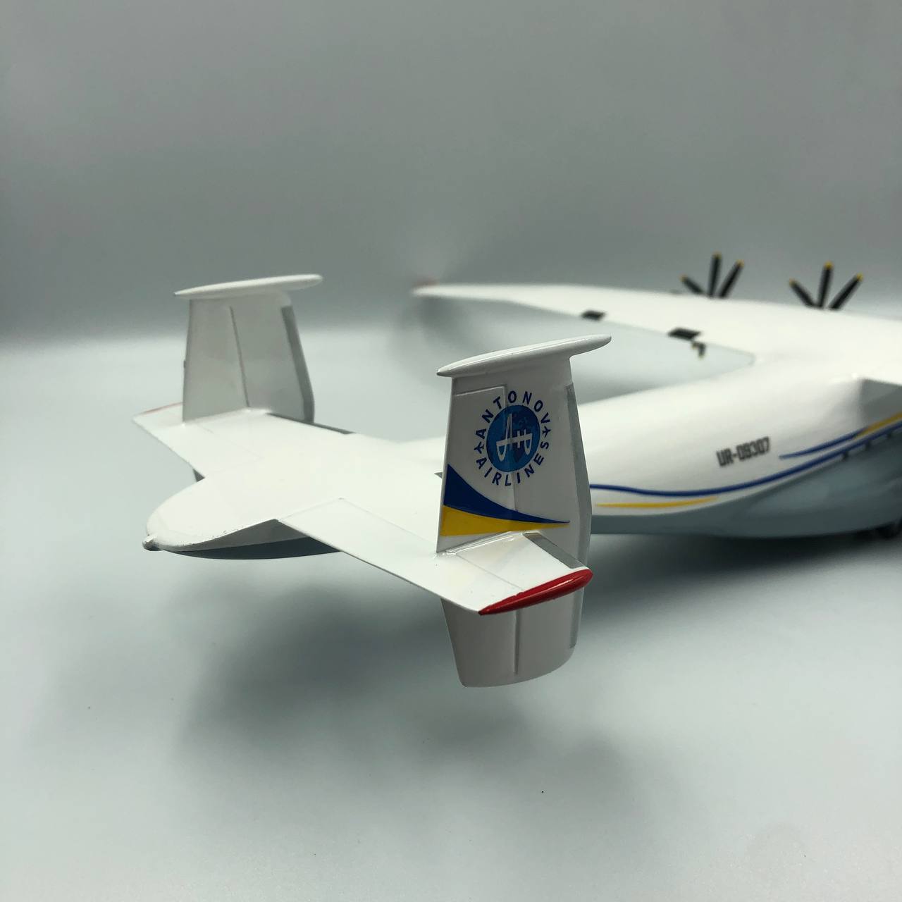 Antonov An-22 Antei COCK UR-09307 Antonov Airlines 1:144 Scale Model.