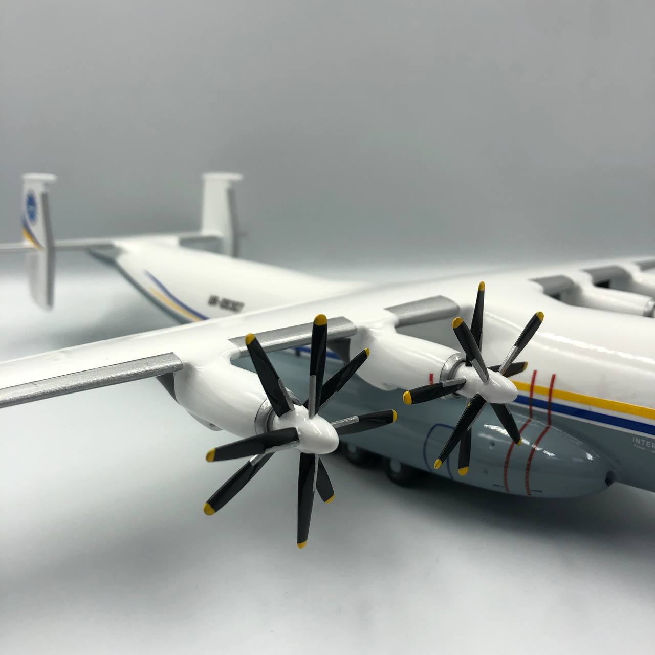 Antonov An-22 Antei COCK UR-09307 Antonov Airlines 1:144 Scale Model.