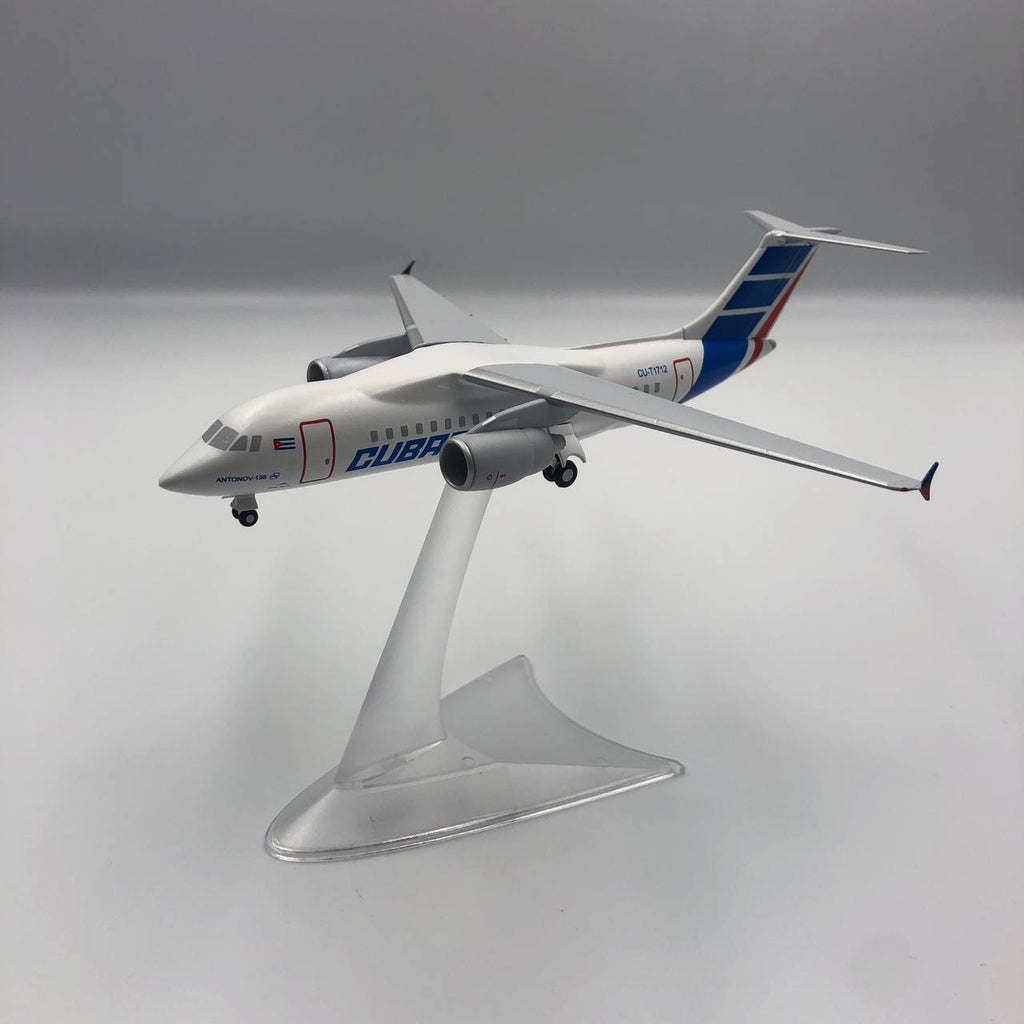 Antonov An-158 Cubana de Aviación CU-T1712 / CU-T1714 / CU-T1715 / CU-T1716 / UR-EXC 1:200 Scale Model
