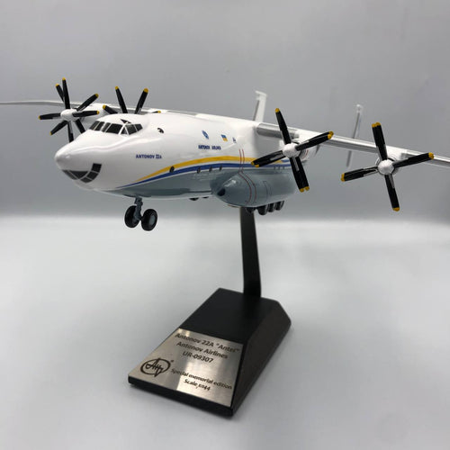 Antonov An-22 Antei COCK UR-09307 Antonov Airlines 1:144 Scale Model.