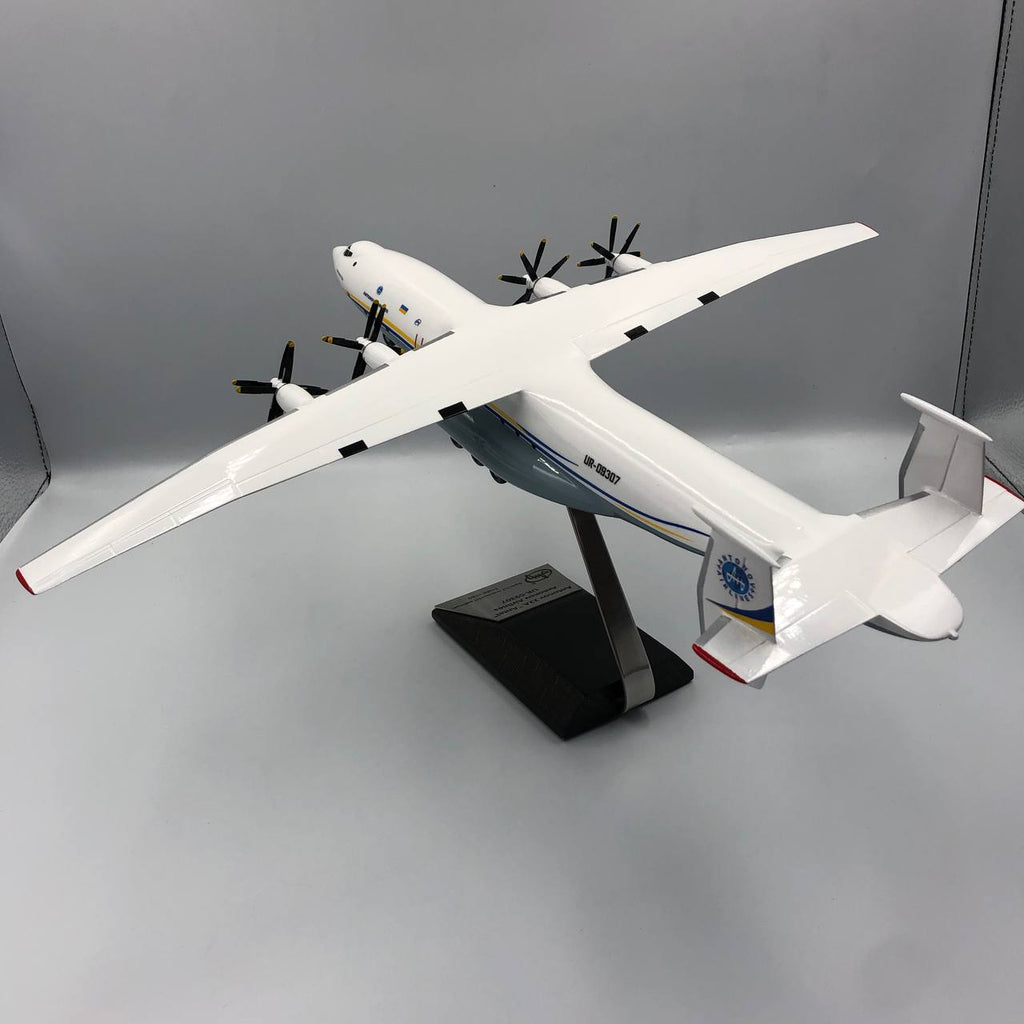 Antonov An-22 Antei COCK UR-09307 Antonov Airlines 1:144 Scale Model.