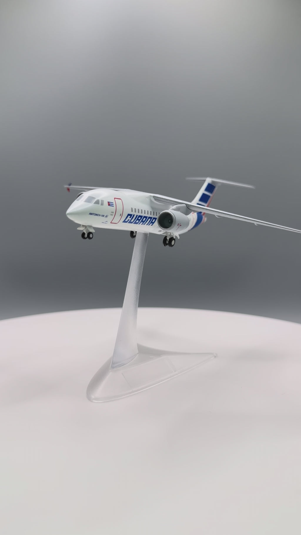 Antonov An-158 Cubana de Aviación CU-T1712 / CU-T1714 / CU-T1715 / CU-T1716 / UR-EXC 1:200 Scale Model