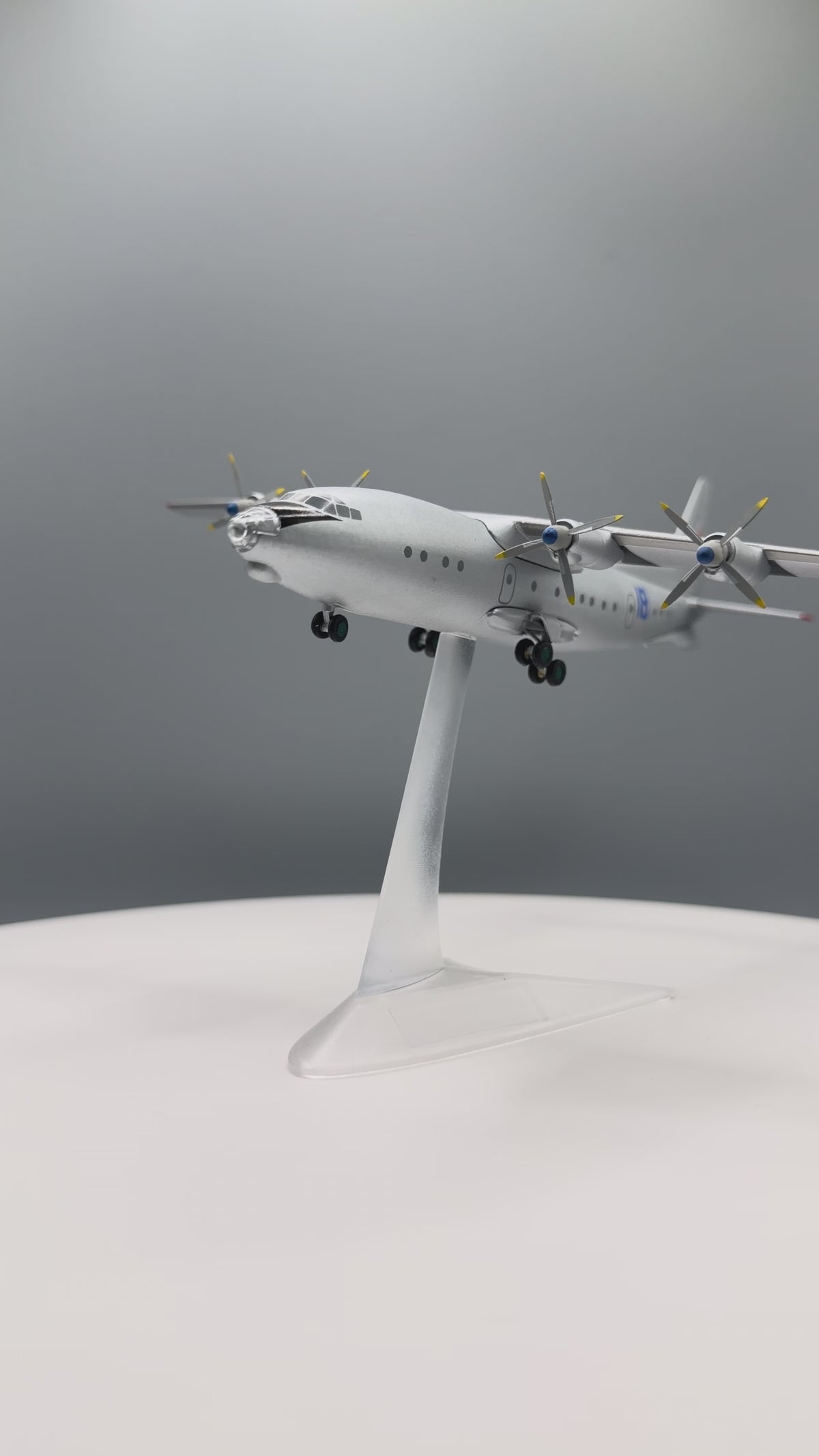 Antonov An-10 Soviet Air Force & Air Defence — 4 Variants — 1:200 Scale Model