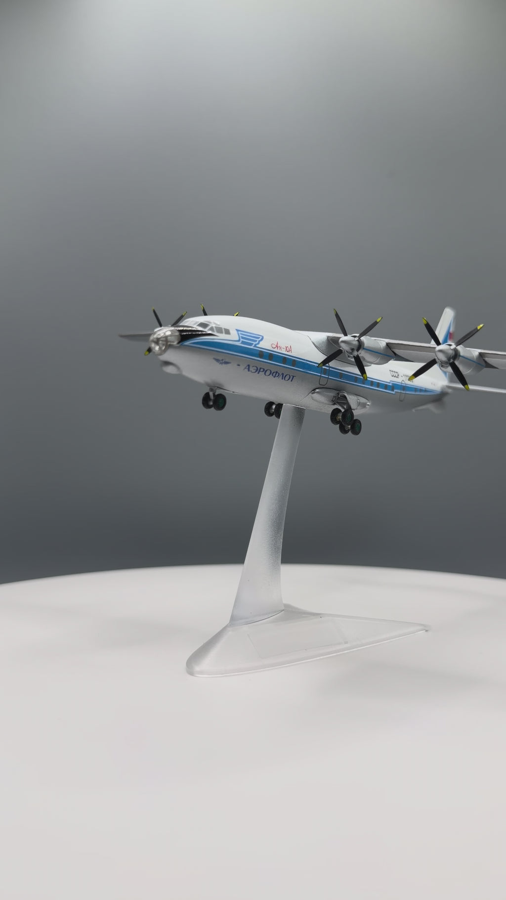 Antonov An-10 Aeroflot USSR Blue Livery 1:200 Scale Model by KUM
